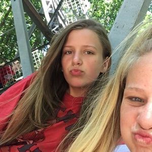 Meet your Posher, Chloe